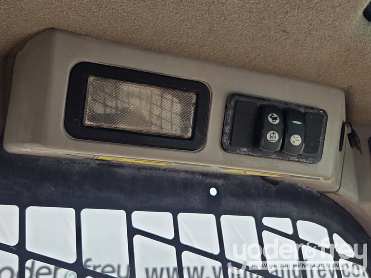 2016-caterpillar-259d-image-49