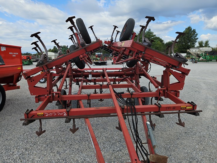 case-ih-4300-image-3