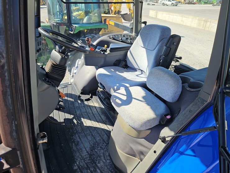 2010-new-holland-tg210-image-13
