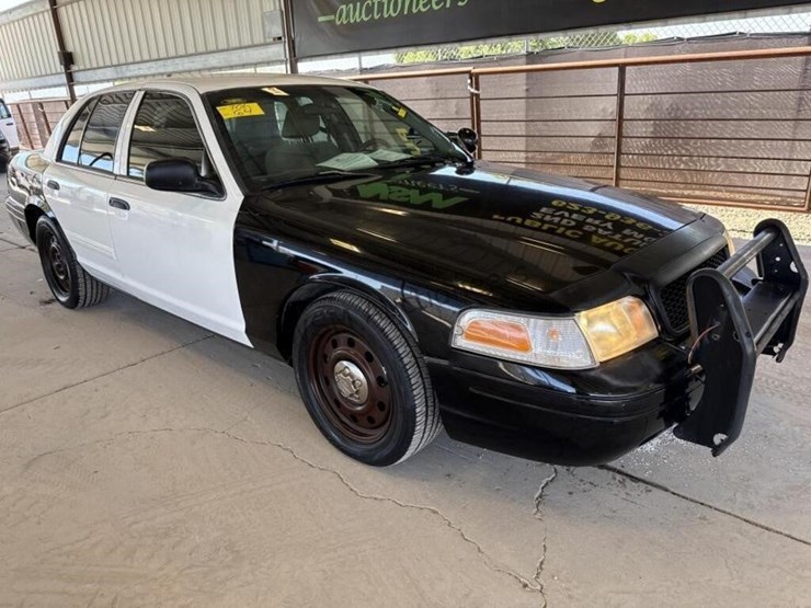 2009-ford-crown-victoria-sdn-image-2