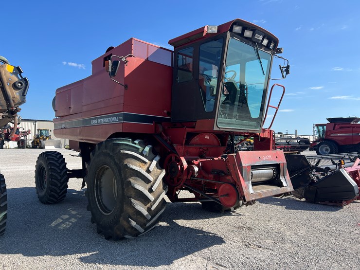 1990-case-ih-1660-image-28