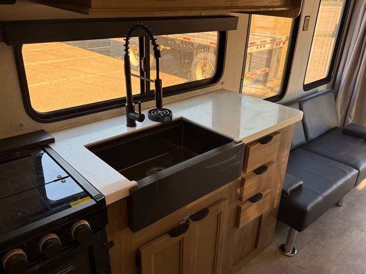 #6895-•-2024-forrest-river-timberwolf-mini-loft-camper-image-26