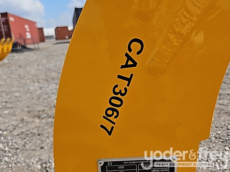 2025-caterpillar-305-image-11