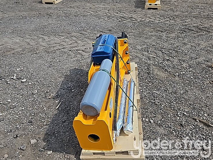 2025-caterpillar-305-image-8