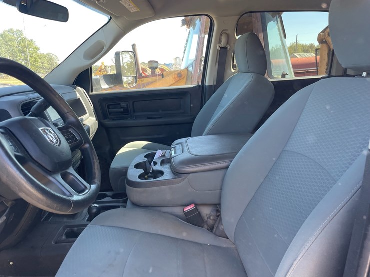 2017-dodge-3500-image-27