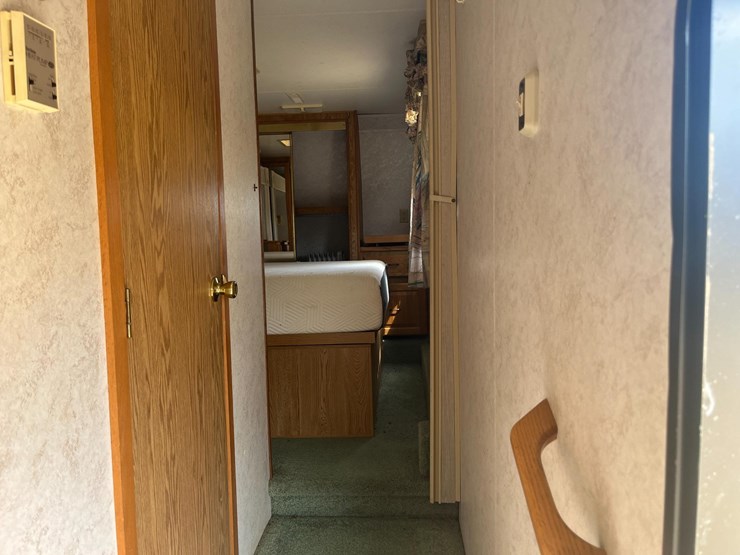 1995-king-of-the-road-knight-fifth-wheel-camper-image-10