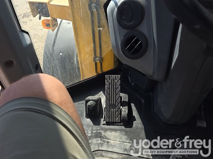 2019-deere-524l-image-58
