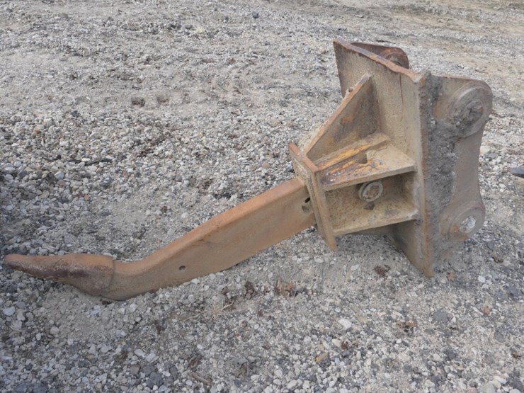 caterpillar-235-image-1