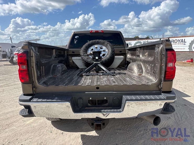 2015-chevrolet-silverado-3500-image-21
