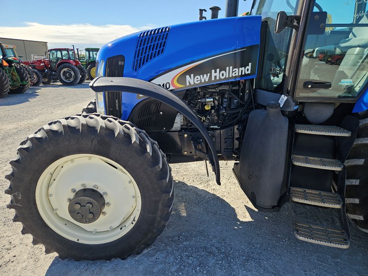 2010-new-holland-tg210-image-18