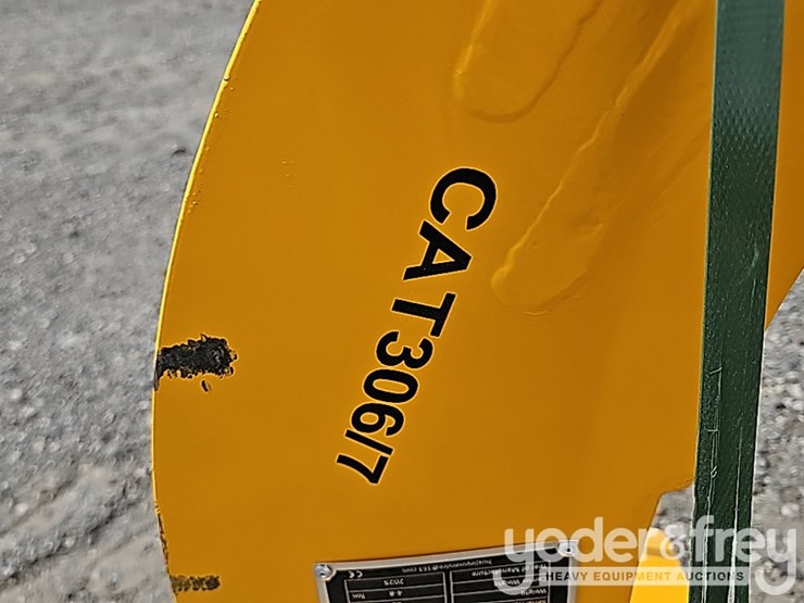 2025-caterpillar-305-image-11
