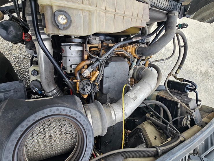 2008-sterling-l9500-image-46