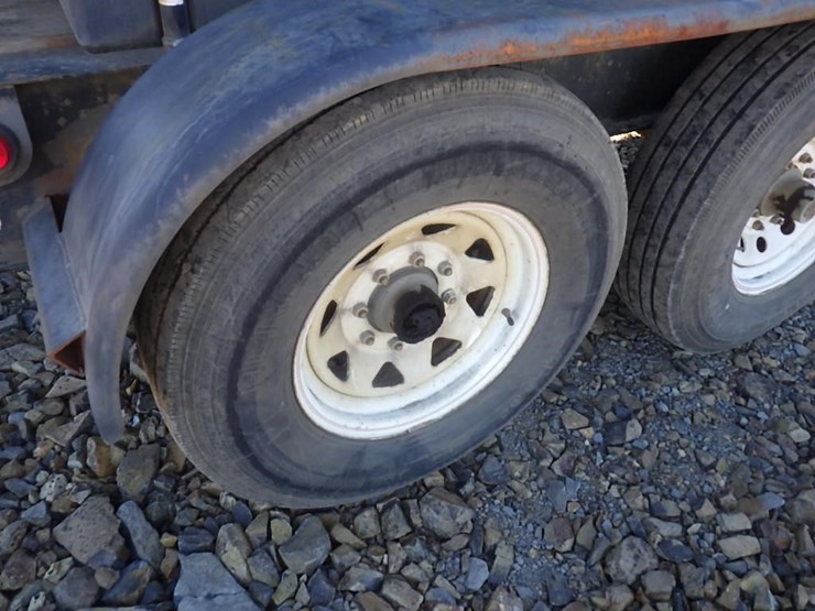 load-trail-12'-t/a-1,065-gallon-water-trailer-image-25
