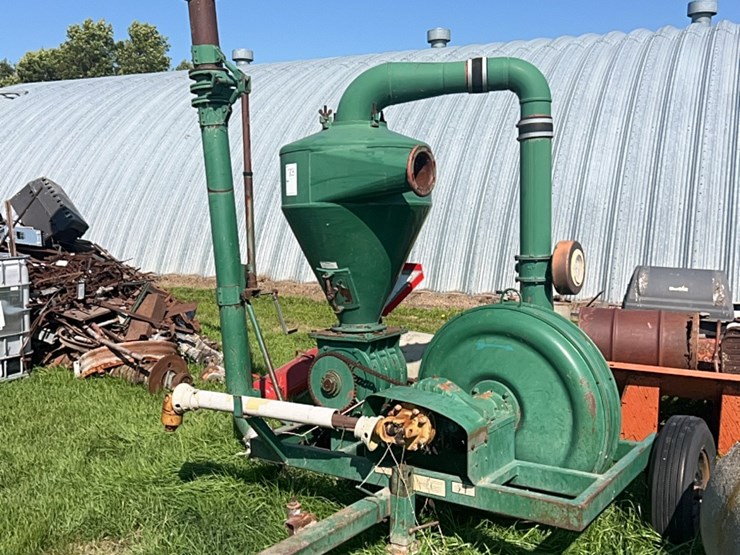 nuero-grain-vac,-comes-with-hoses-and-attachments-image-1