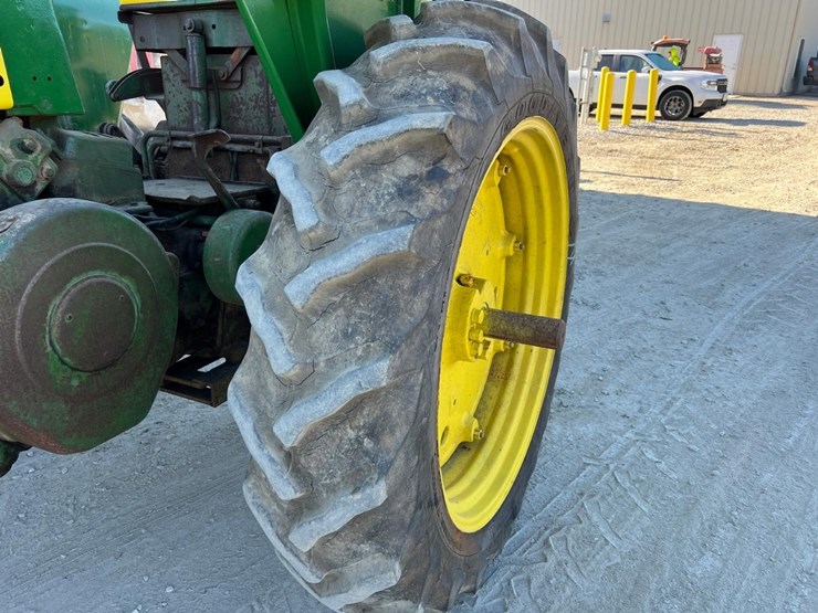 john-deere-530-image-11