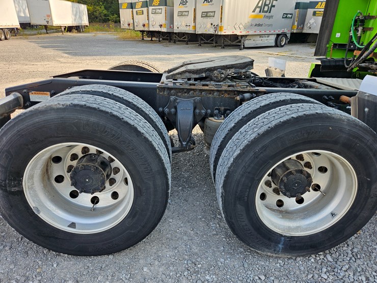 2017-freightliner-cascadia-125-image-85
