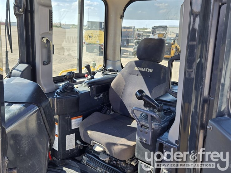 2022-komatsu-d65px-18-image-47