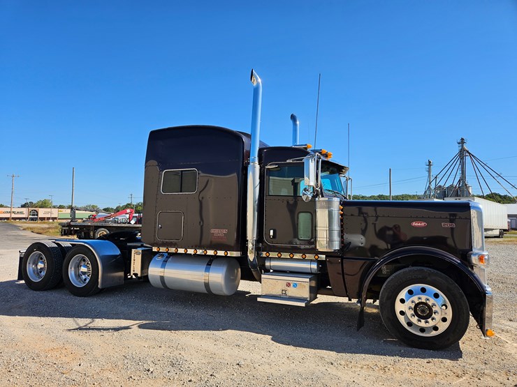 2013-peterbilt-389-image-27