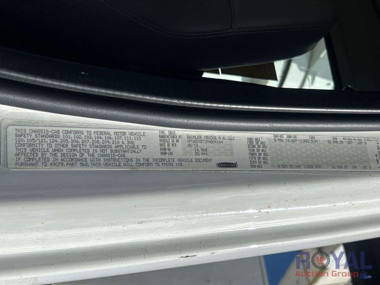 2015-freightliner-m2-106-altec-insulated-forestry-bucket-truck-image-6