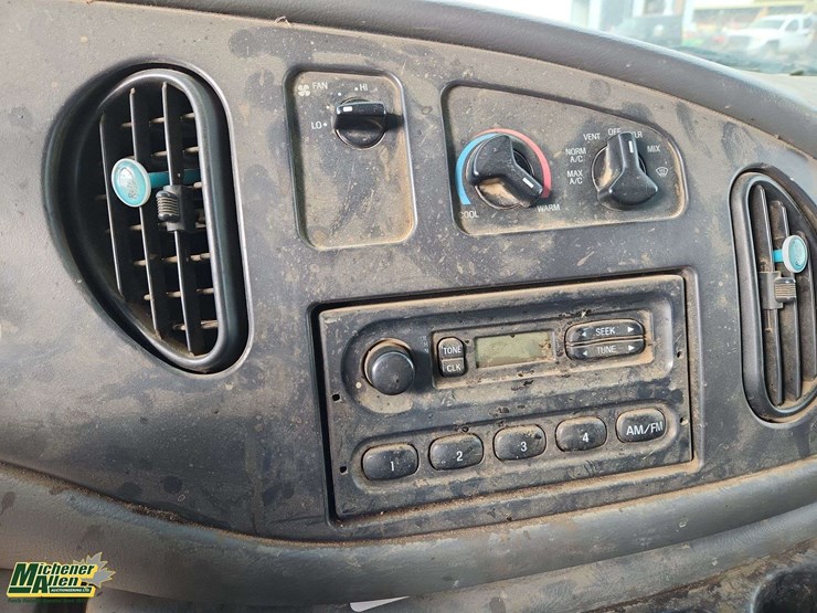 2006-ford-cargo-image-17