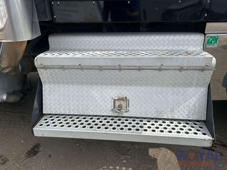 2005-kenworth-w900-image-38