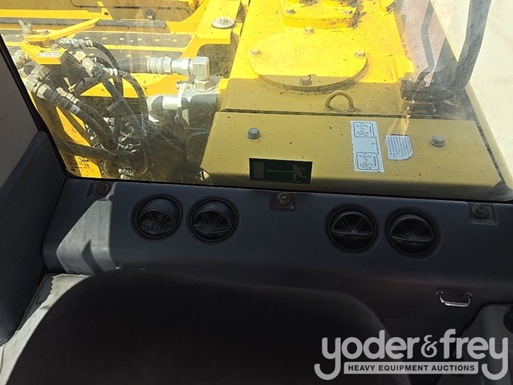 2022-komatsu-pc490-lc-11-image-65