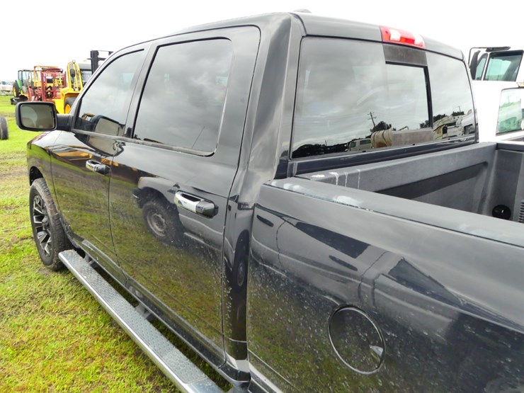 2015-dodge-ram-1500-image-8