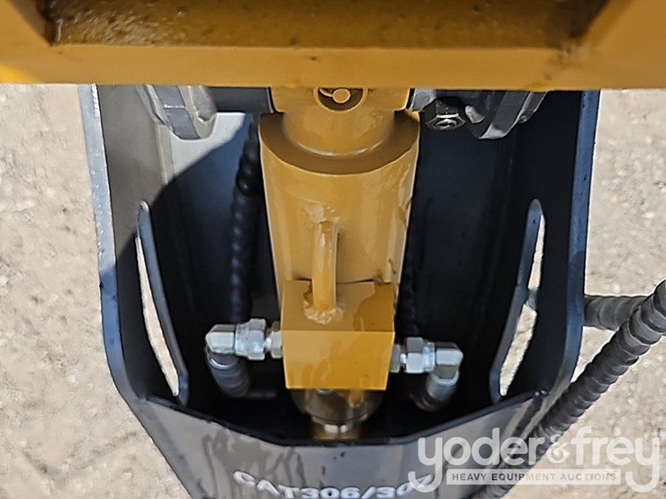 2025-caterpillar-305-image-9