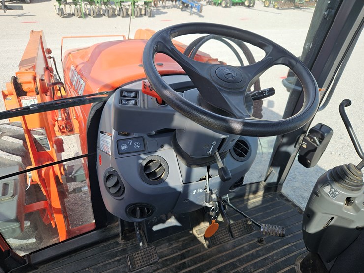 2014-kubota-m135gx-image-12