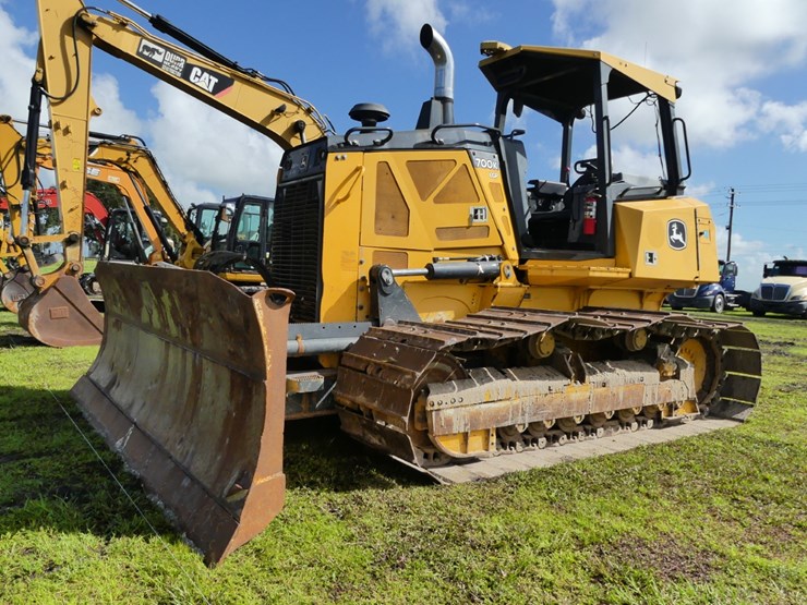 2016-deere-700k-image-1