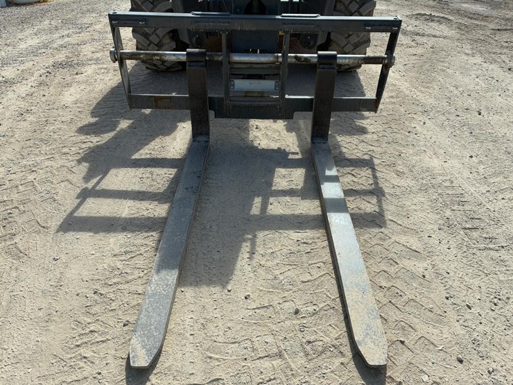 2022-magni-th5.15-telehandler-image-10