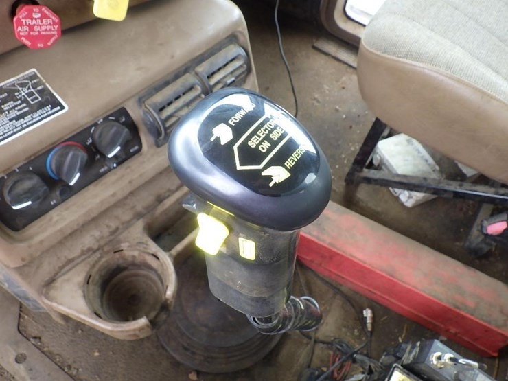 2005-mack-cv713-granite-15'-3-axle-dump-truck-image-33