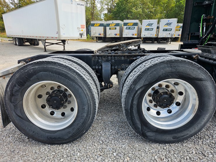 2017-freightliner-cascadia-125-image-82