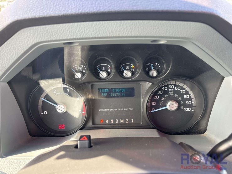 2015-ford-f550-image-11
