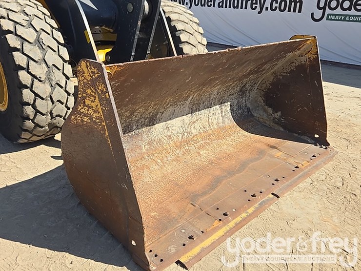 2019-deere-524l-image-10