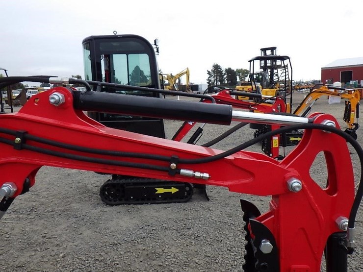 2025-vicsec-13c-hydraulic-excavator-image-12