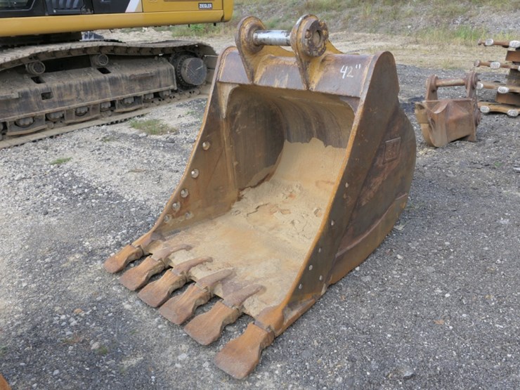 caterpillar-320d-image-1