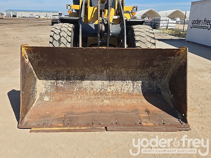 2019-deere-524l-image-11