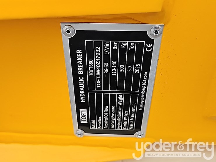 2025-caterpillar-305-image-12