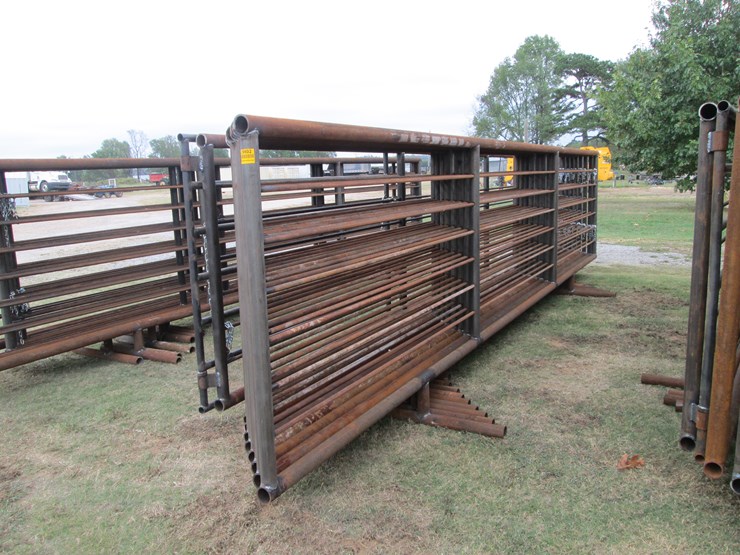 #62-•-(9)-freestanding-panels-&-(1)-gate-inv-#-29802-image-1