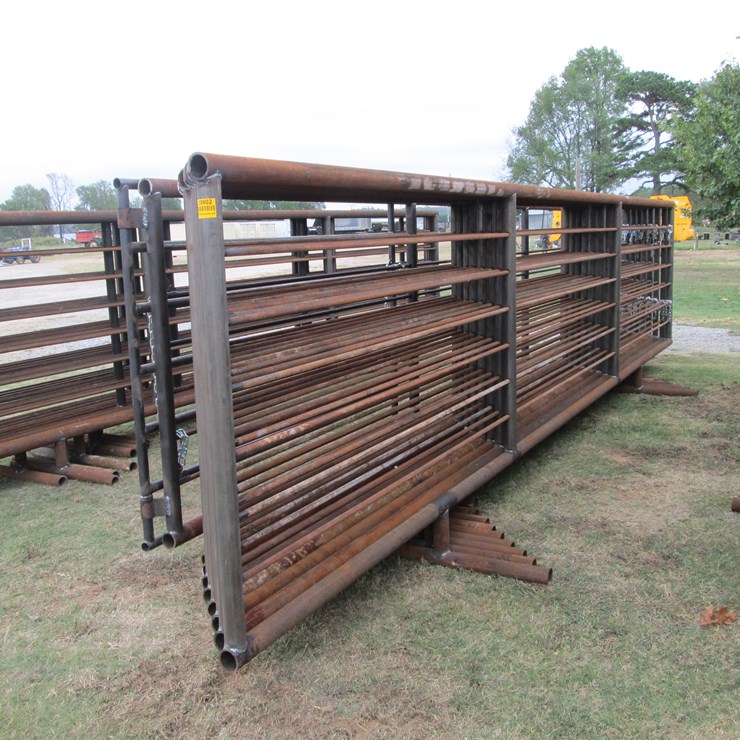 #62 • (9) Freestanding Panels & (1) Gate Inv # 29802