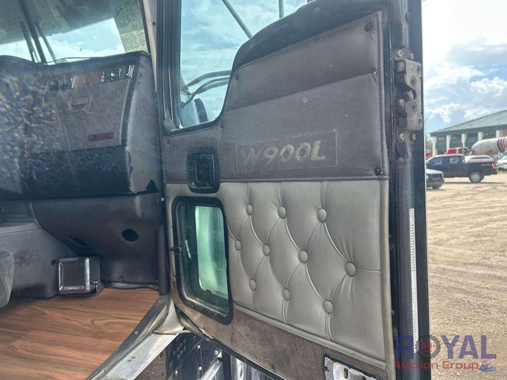 2005-kenworth-w900-image-39