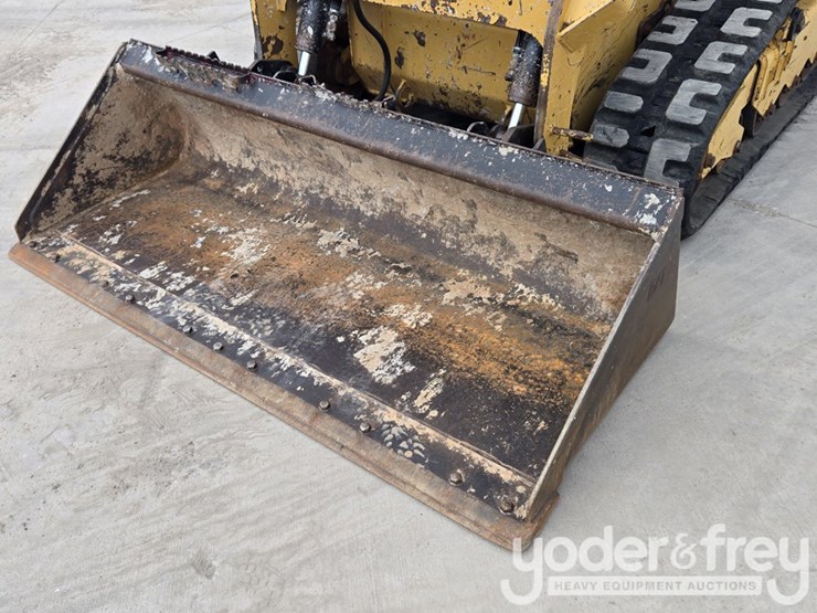 2016-caterpillar-259d-image-9