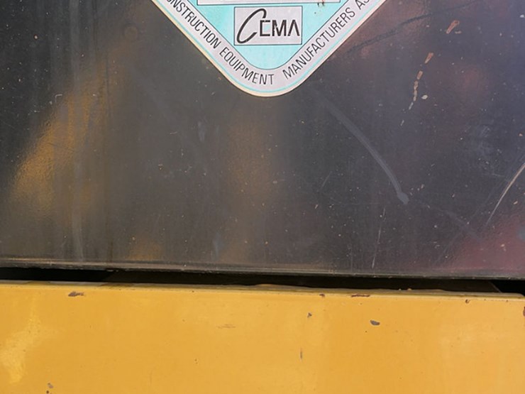 2011-caterpillar-320d-image-47