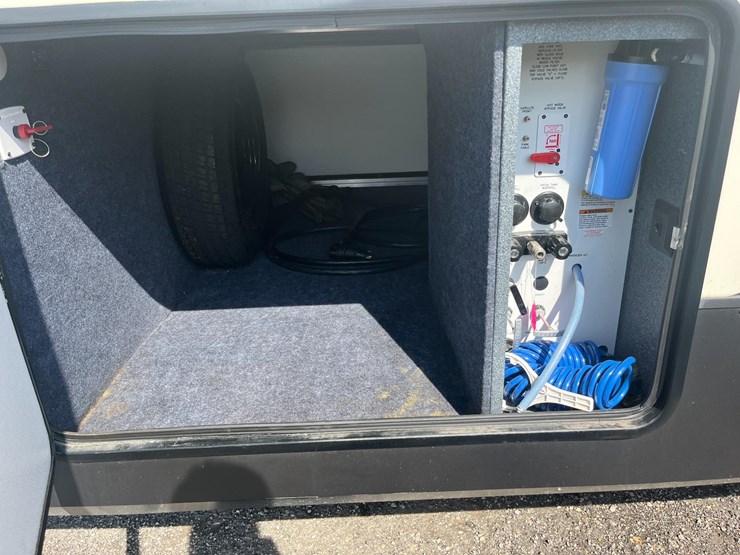 2017-sierra-5th-wheel-camper-image-35