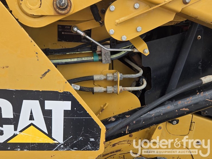 2016-caterpillar-259d-image-32