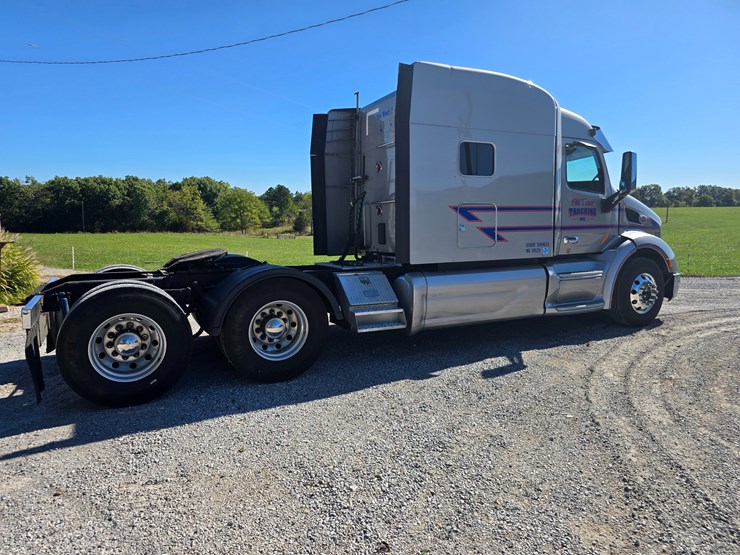 2015-peterbilt-579-image-25