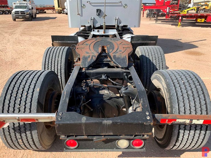 2013-peterbilt-388-image-3