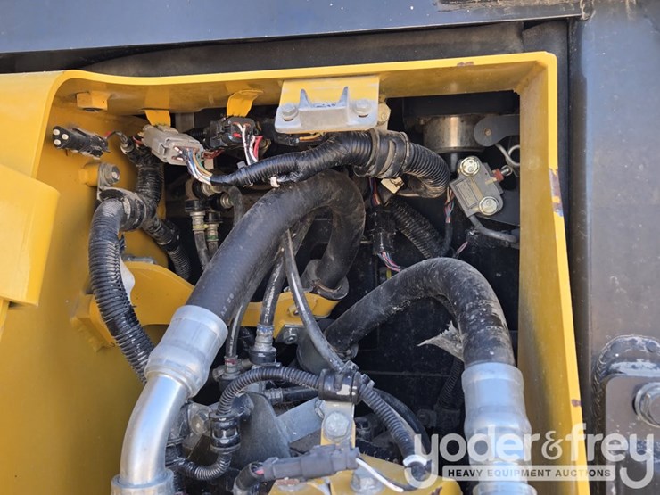 2020-komatsu-d61pxi-24-image-29