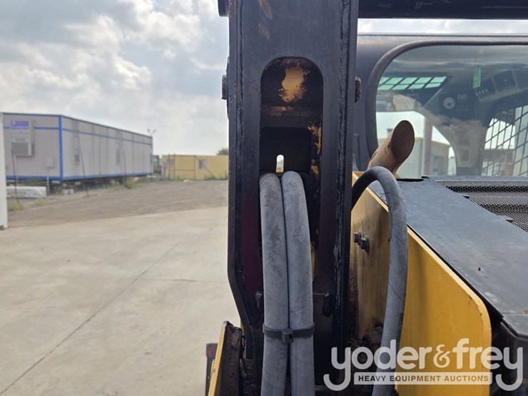 2016-caterpillar-259d-image-28